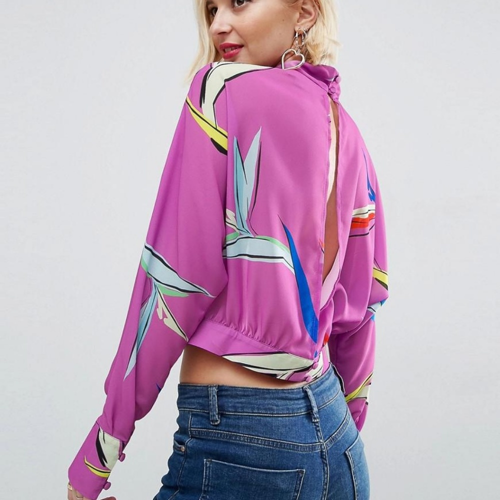 pink batwing crop top with open back - Picture 3 of 6